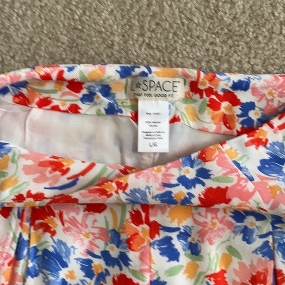 L space two piece set. Includes both top and bottom. - Picture 7 of 7